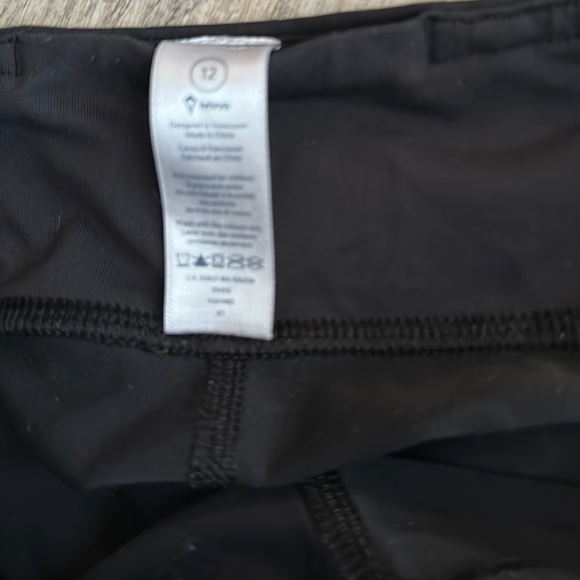 Ivivva Girl's Cropped Leggings Black Pattern Sz 12 - Picture 3 of 6